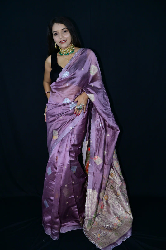 Lavender Silk Saree with Intricate Zari Weaving